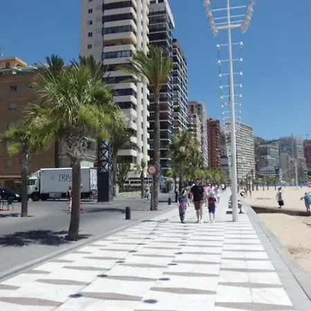 Cerca Playa-piscina-wifi-aire Acond, 5 Pers,-no-jovenes- Parking Extra 10 Eur Dia