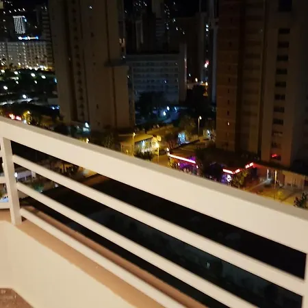 Cerca Playa-piscina-wifi-aire Acond, 5 Pers,-no-jovenes- Parking Extra 10 Eur Dia Apartment